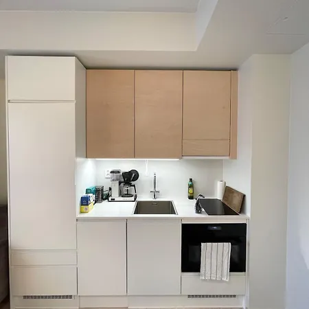 Cozy Next To Railway Station Apartment *